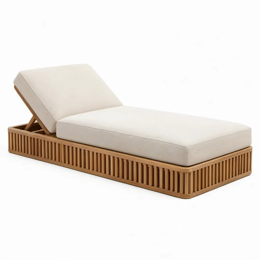Verstelbaar teakhouten ligbed met crèmekleurige kussens, 200 x 75 x 35 cm